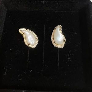 Kendra Scott earrings